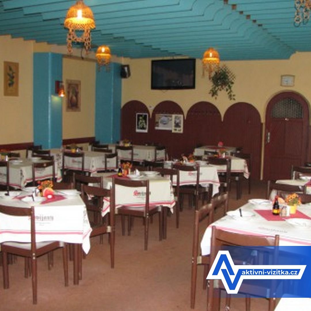 Restaurace nabízí teplá i studená jídla a široký výběr alkoholických a nealkoholických nápojů. K dispozici je 60 míst k sezení a sál pro 170 osob.